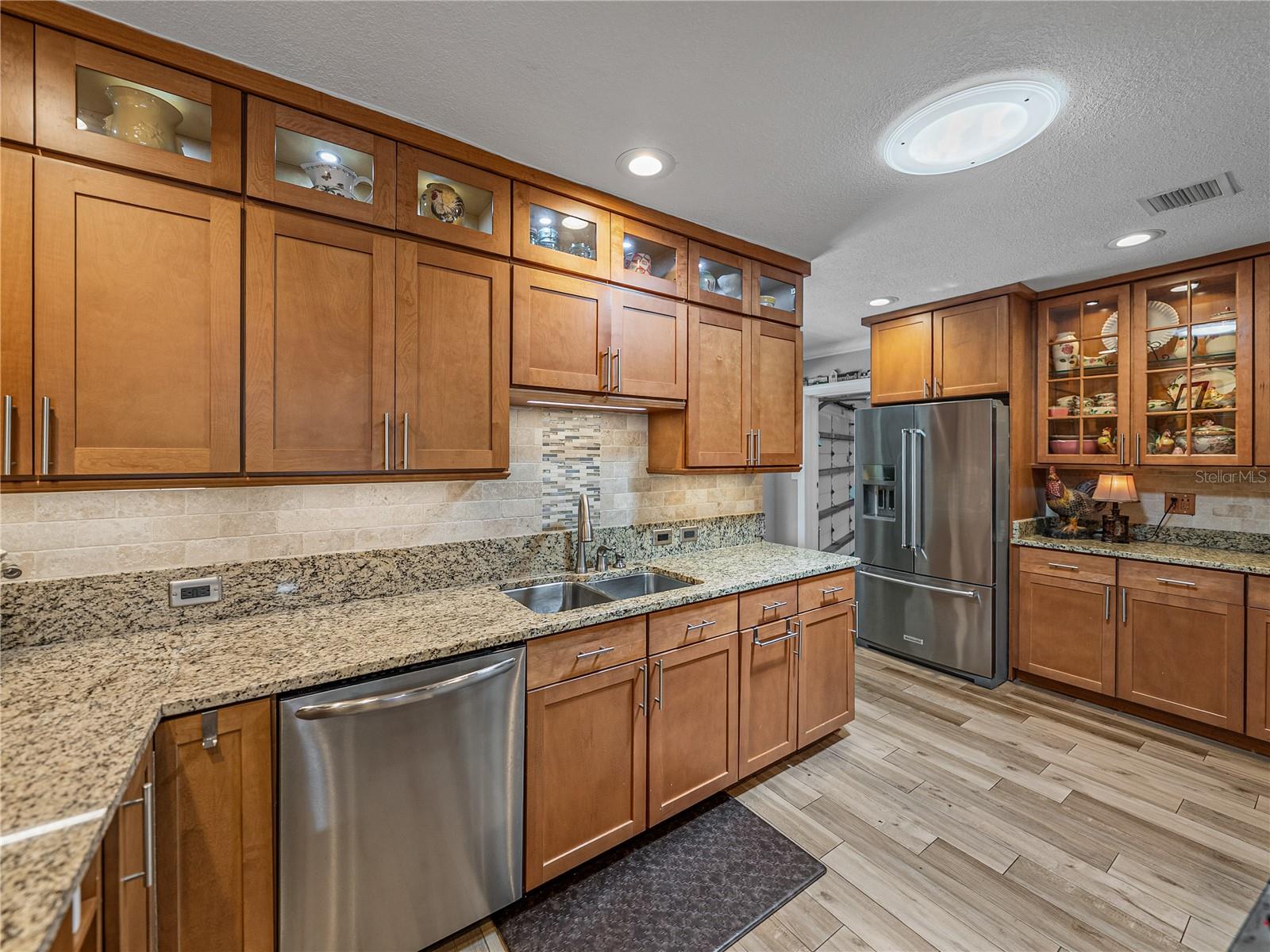 Image 25 of 87 For 650 Poinsettia Road