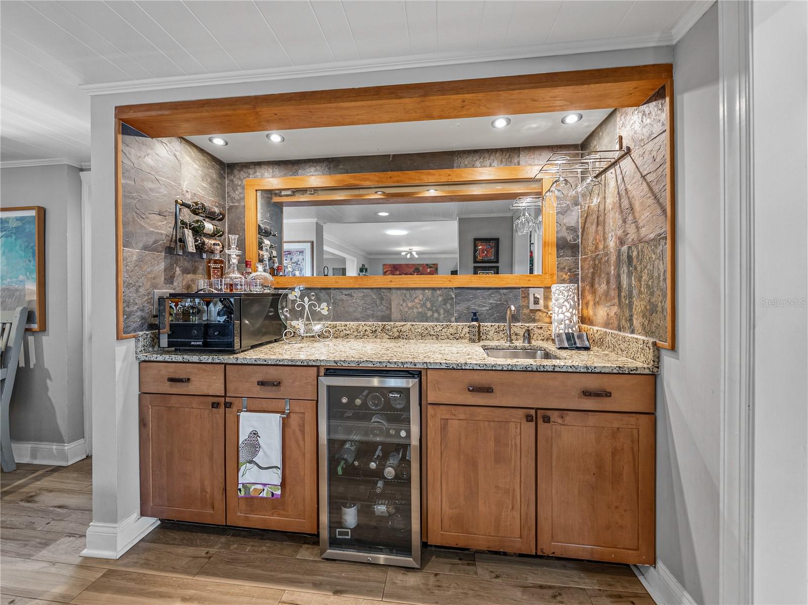 Image 33 of 87 For 650 Poinsettia Road