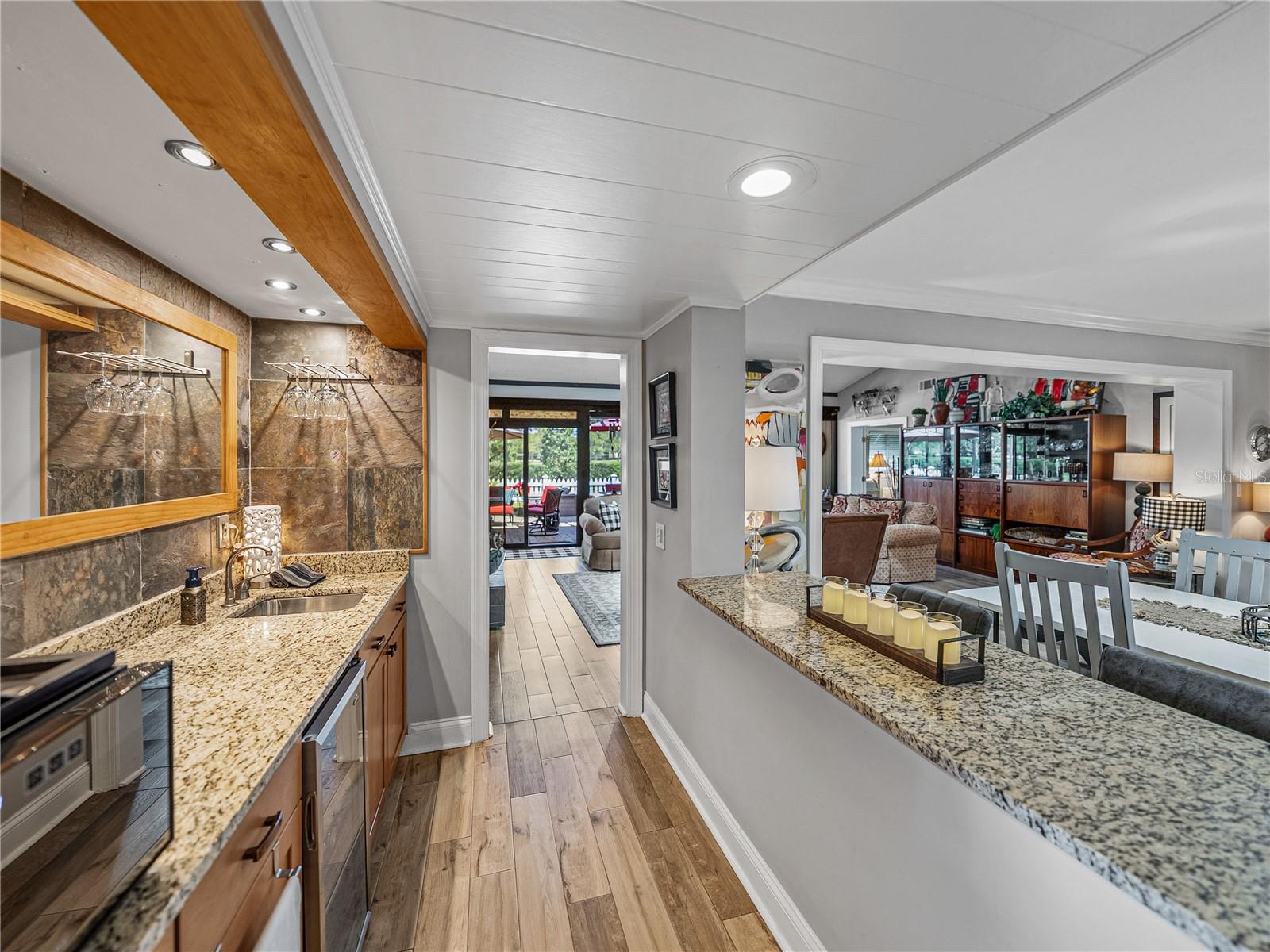 Image 35 of 87 For 650 Poinsettia Road