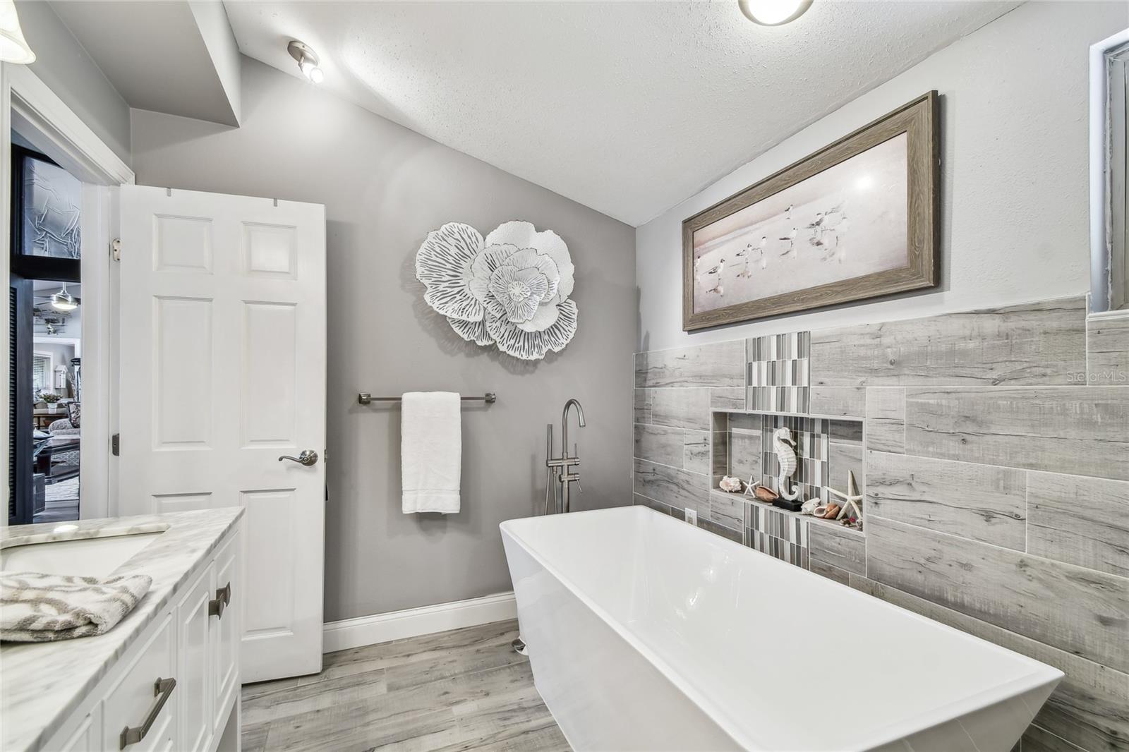 Image 50 of 87 For 650 Poinsettia Road