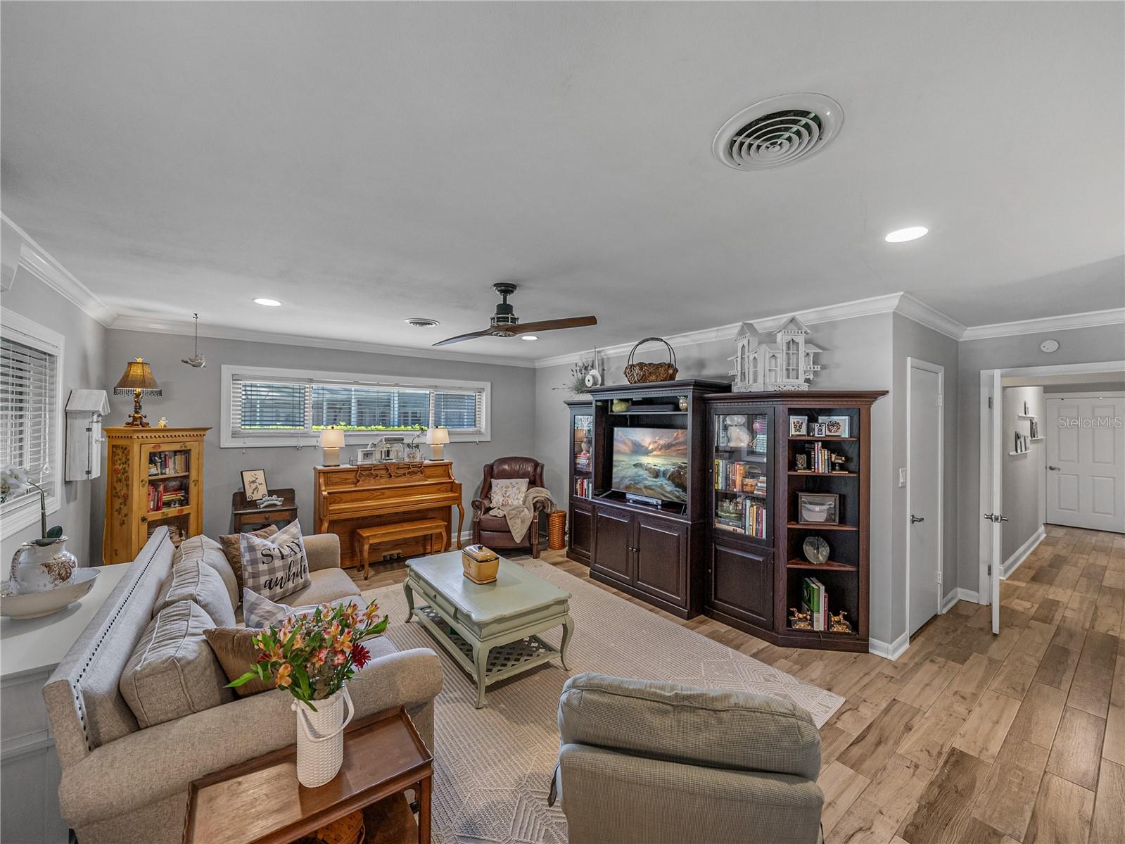 Image 51 of 87 For 650 Poinsettia Road