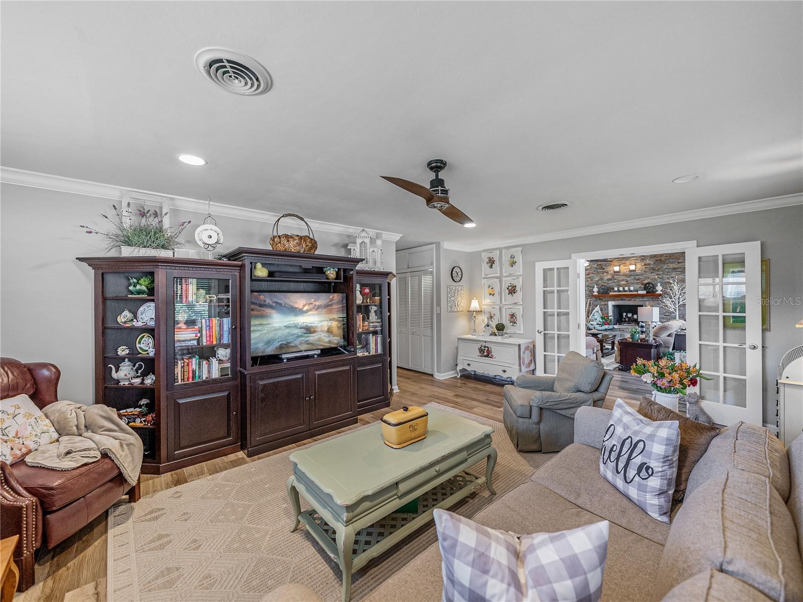 Image 52 of 87 For 650 Poinsettia Road