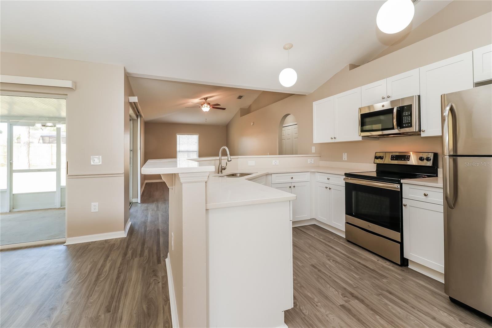 Image 5 of 16 For 14336 Coronado Drive