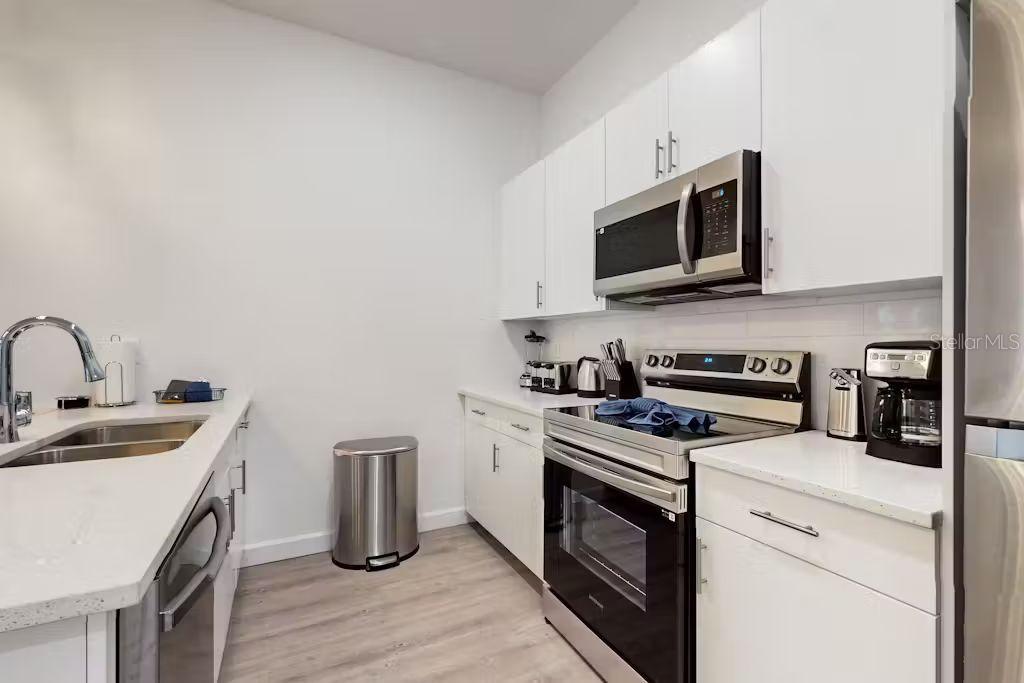 Image 10 of 38 For 372 Famagusta Drive