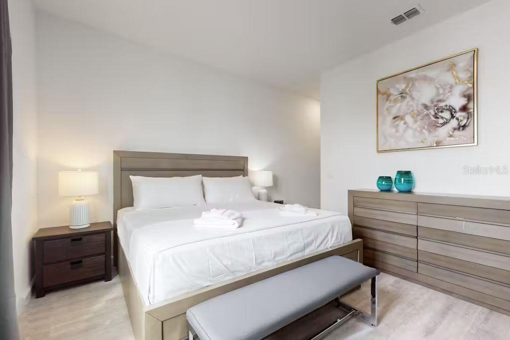 Image 16 of 38 For 372 Famagusta Drive