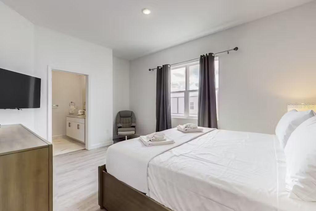 Image 17 of 38 For 372 Famagusta Drive