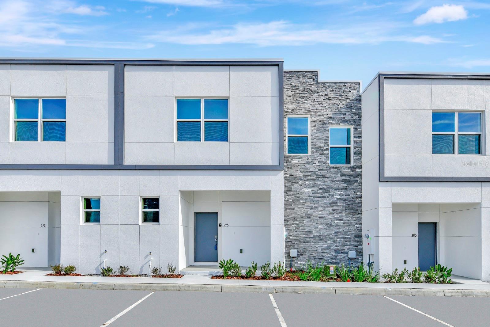 Image 2 of 38 For 372 Famagusta Drive