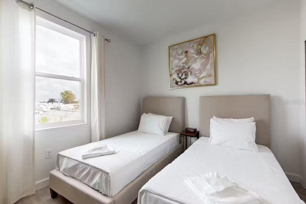 Image 21 of 38 For 372 Famagusta Drive