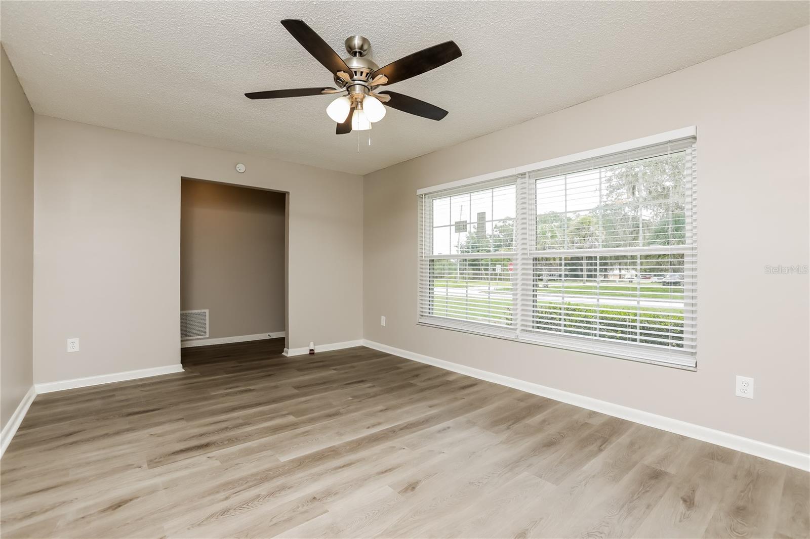 Image 4 of 16 For 690 Wells Street