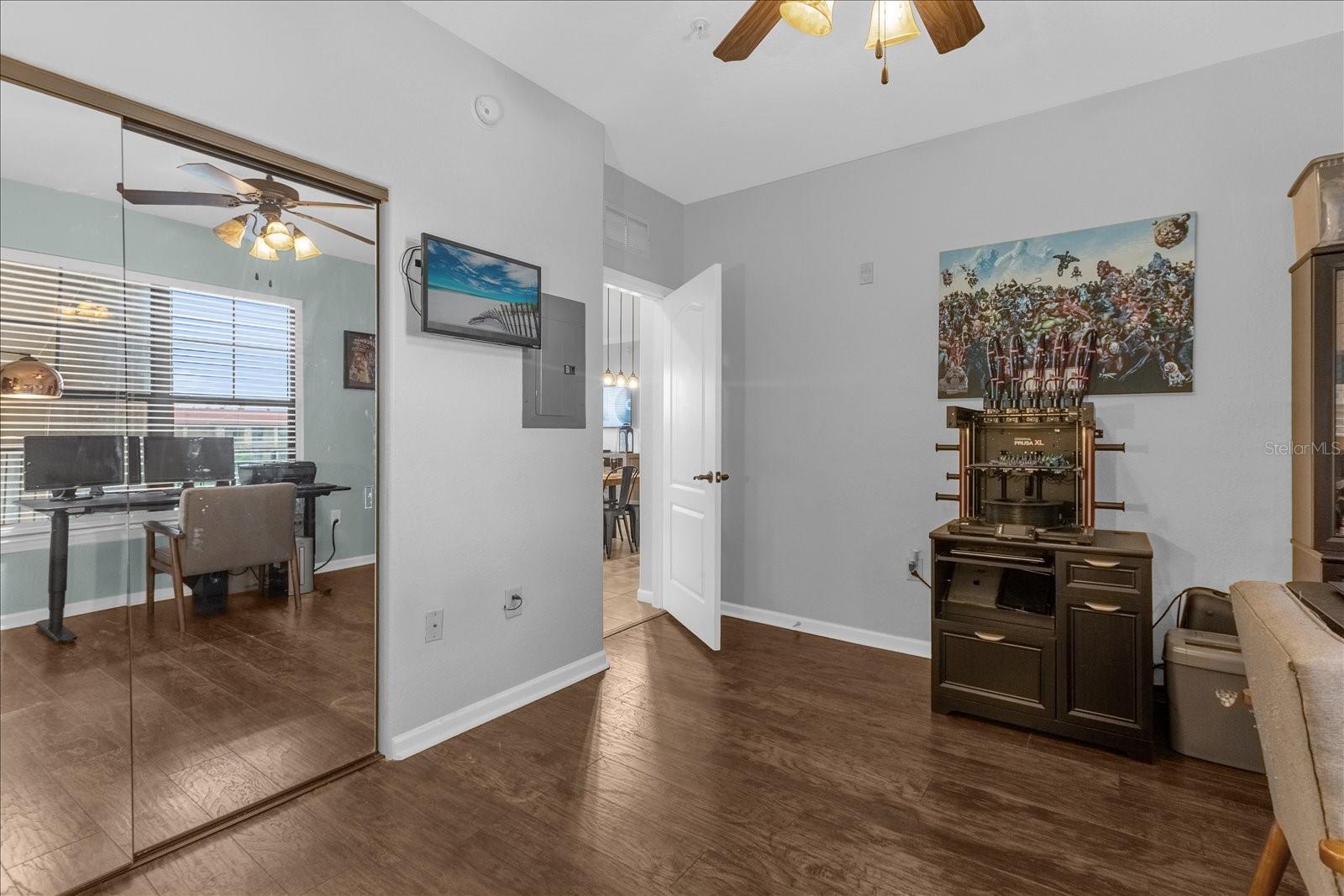 Image 22 of 31 For 907 Charo Parkway 932