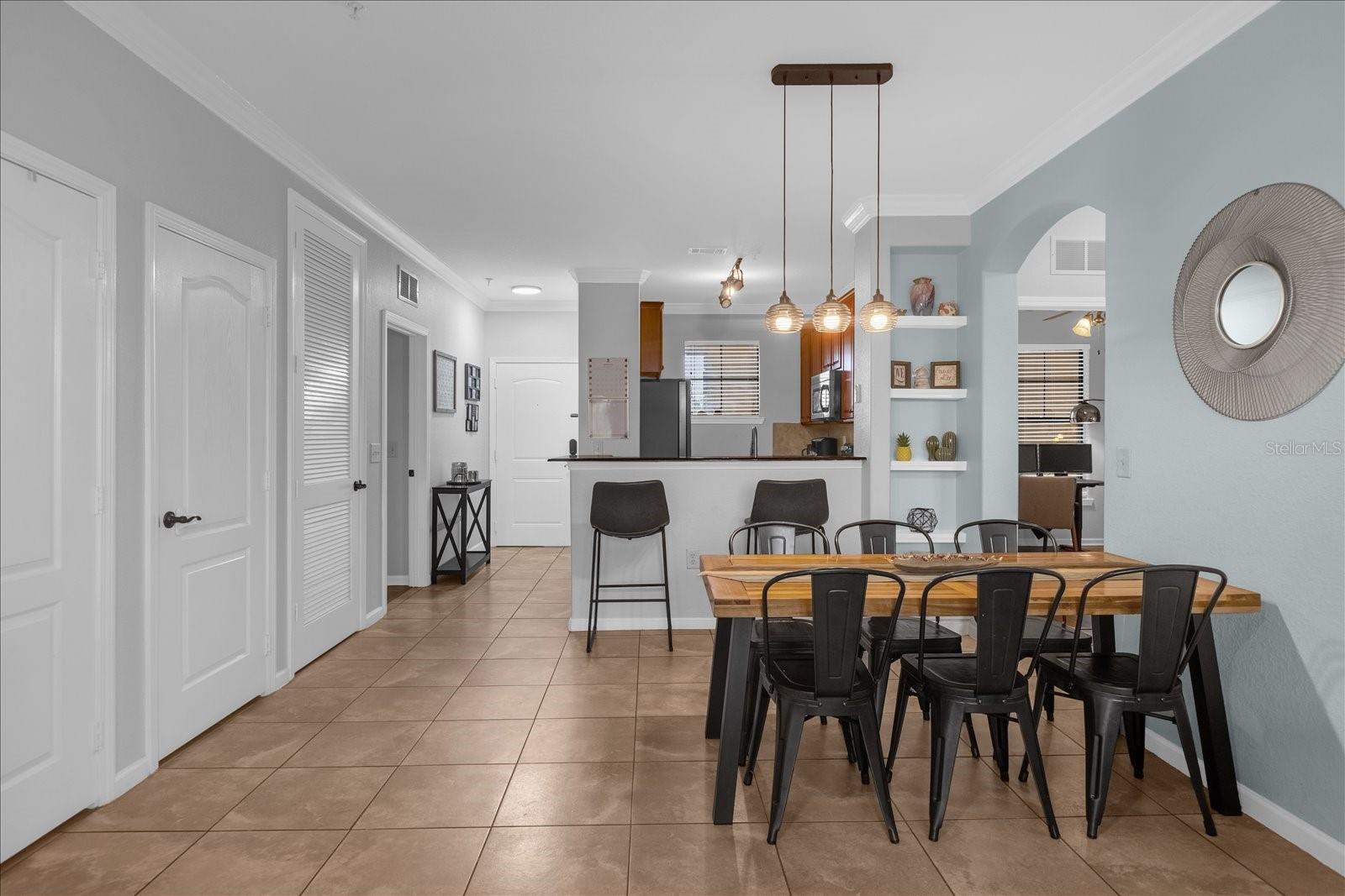 Image 9 of 31 For 907 Charo Parkway 932