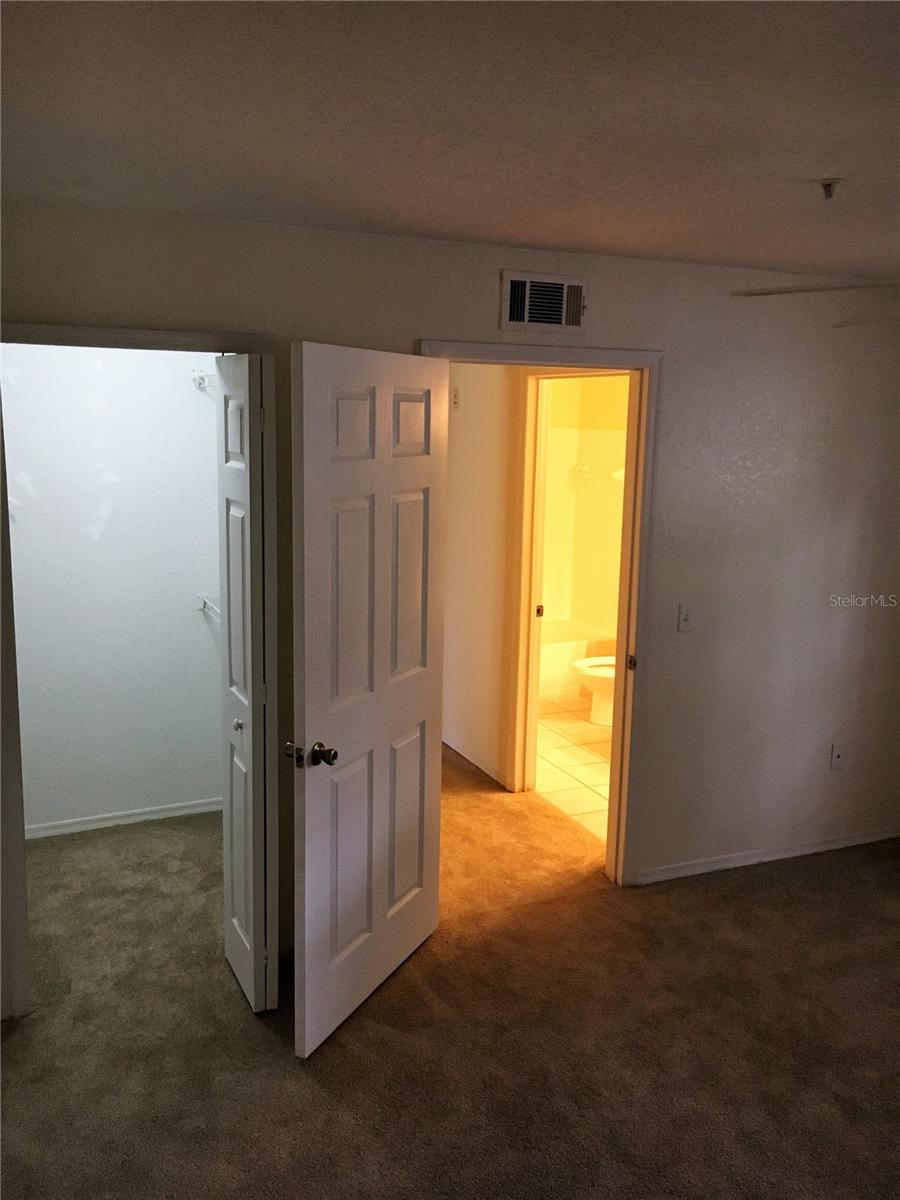 Image 16 of 19 For 13917 Fairway Island Drive 917