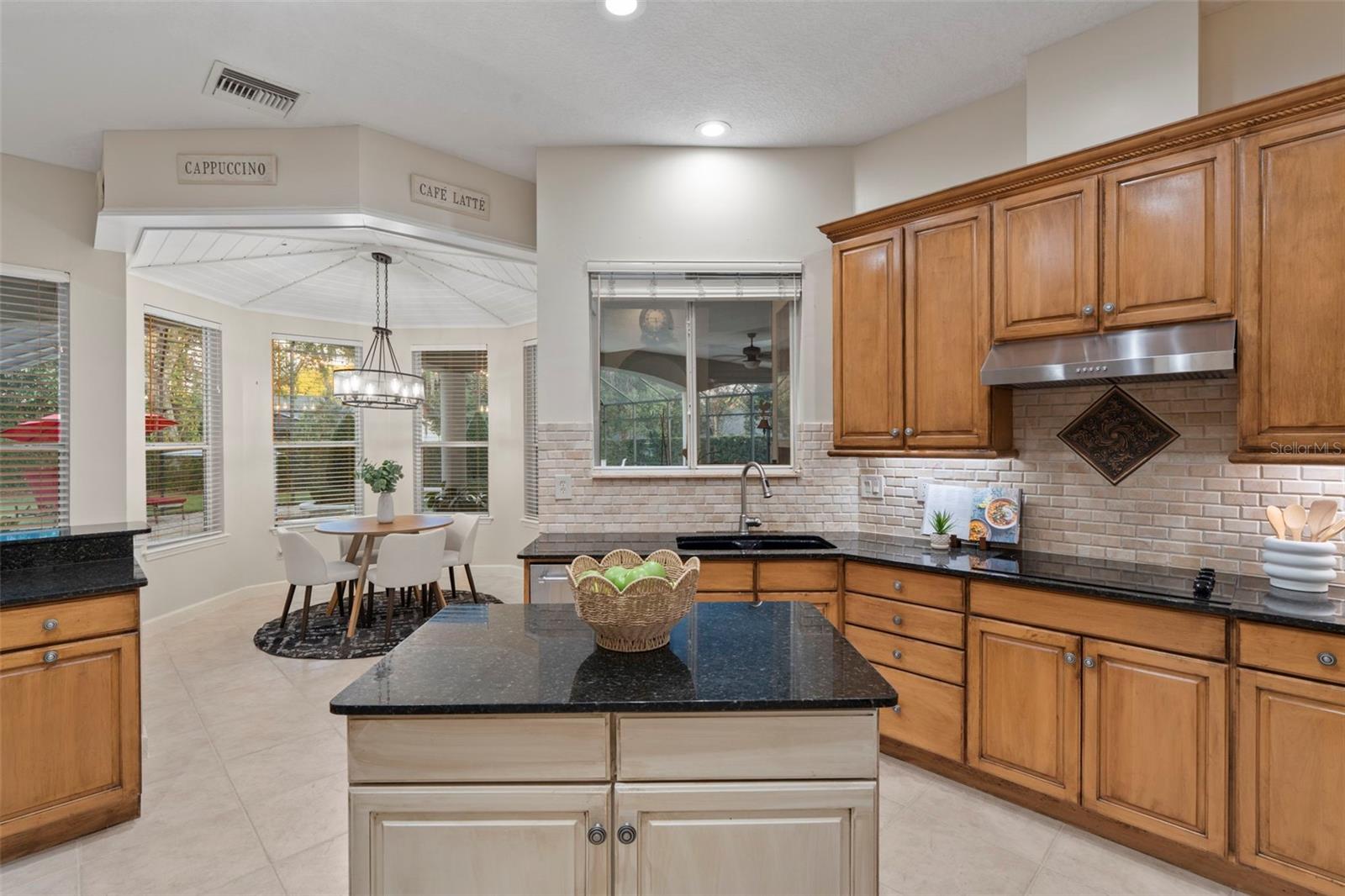 Image 14 of 70 For 354 Prima Vera Cove