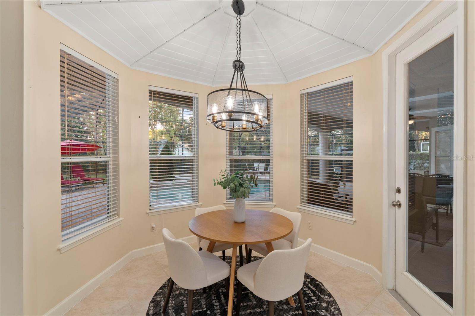 Image 18 of 70 For 354 Prima Vera Cove