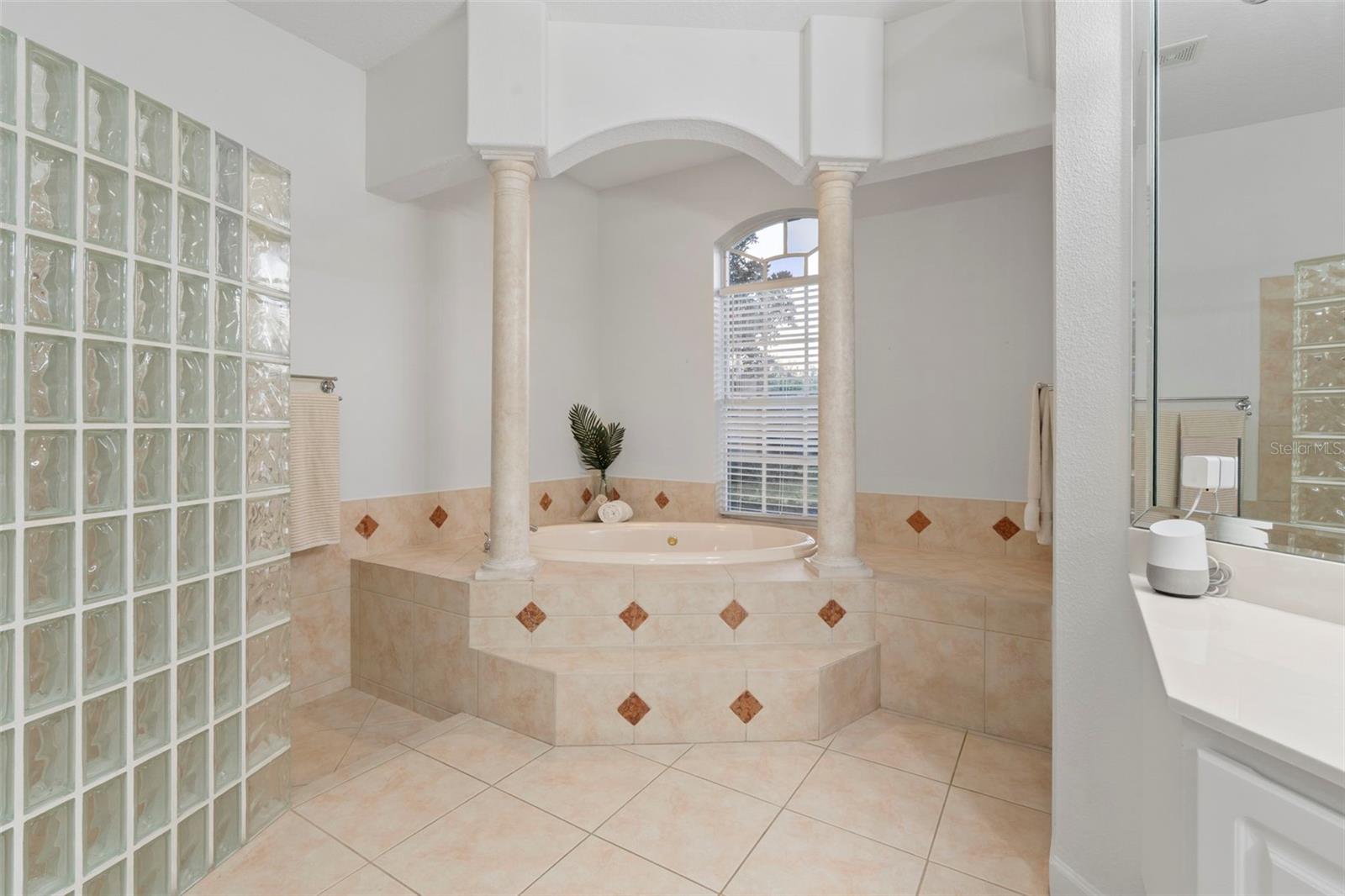 Image 25 of 70 For 354 Prima Vera Cove