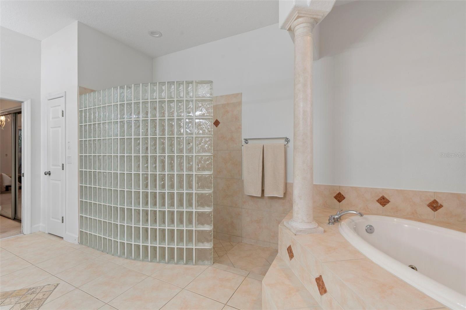 Image 26 of 70 For 354 Prima Vera Cove