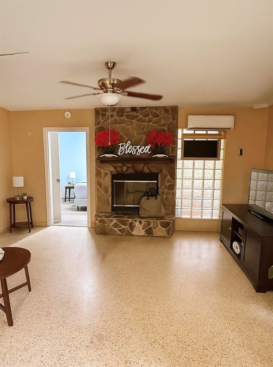 Image 3 of 6 For 110 Monroe Circle N