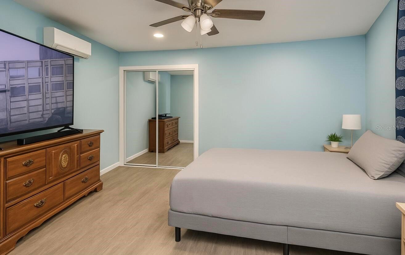 Image 5 of 6 For 110 Monroe Circle N