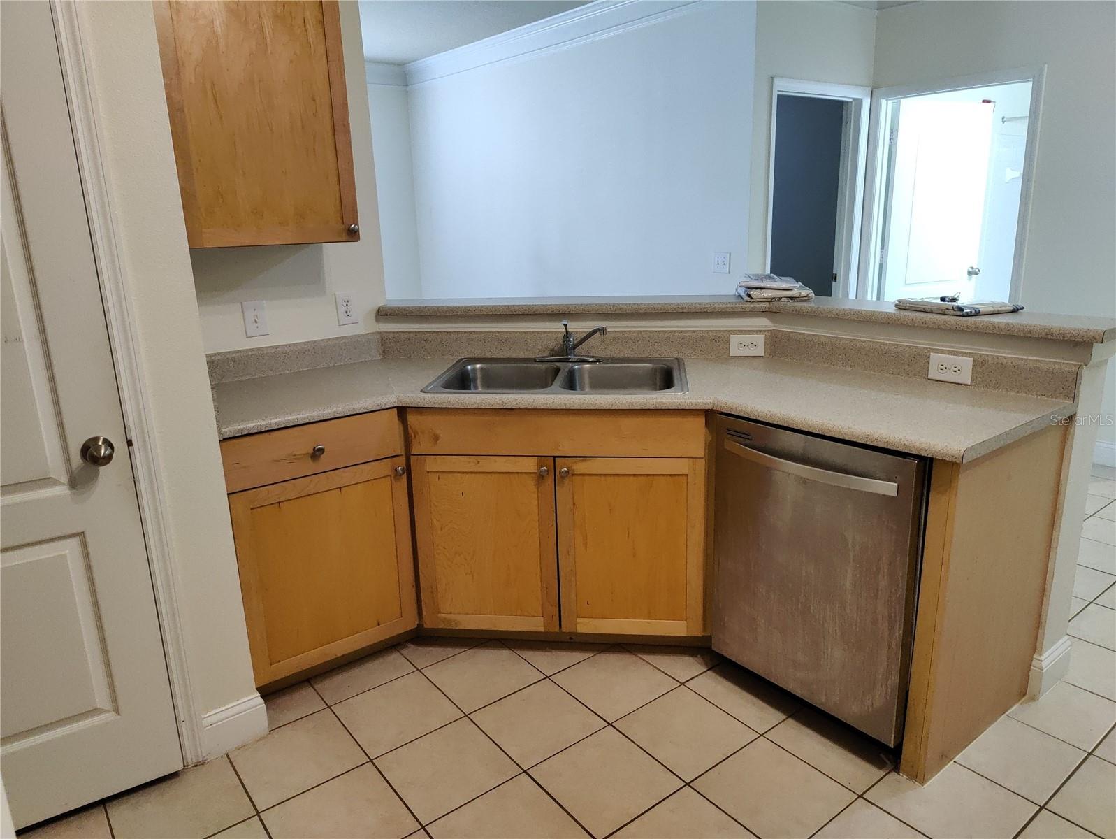 Image 3 of 14 For 8813 Villa View Circle 104