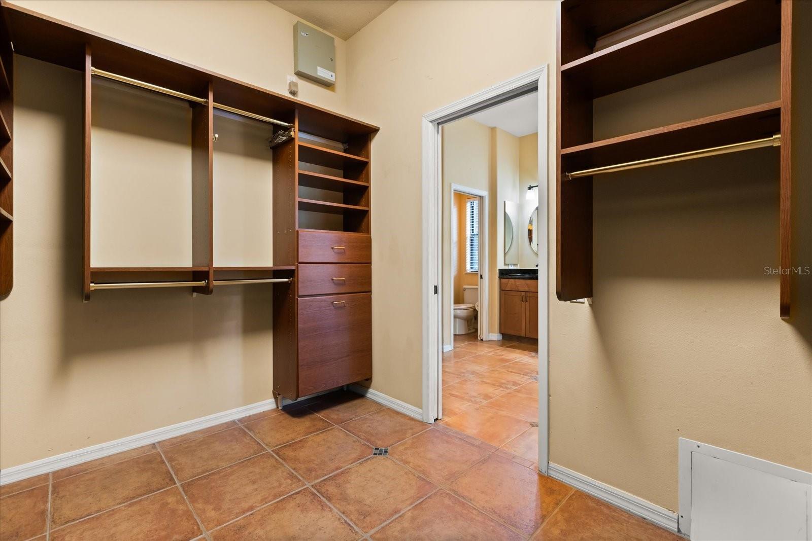 Image 24 of 44 For 622 Palm Valley Drive