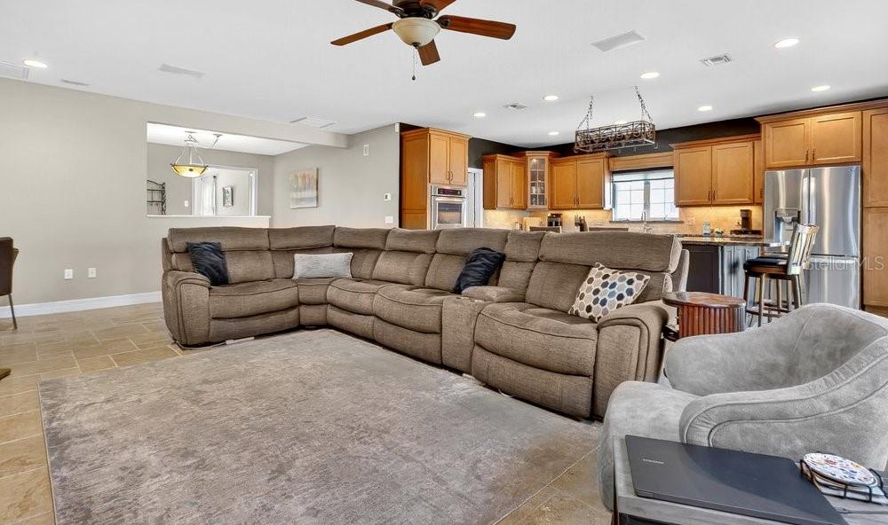 Image 10 of 33 For 901 Shady Lane Drive