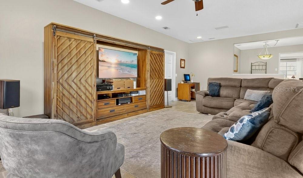 Image 12 of 33 For 901 Shady Lane Drive