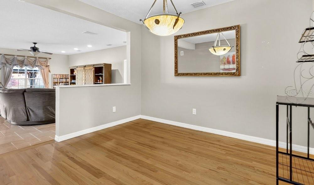 Image 14 of 33 For 901 Shady Lane Drive