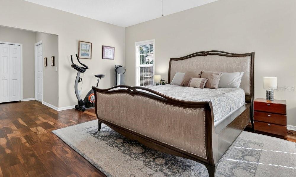 Image 15 of 33 For 901 Shady Lane Drive