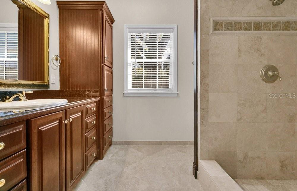 Image 17 of 33 For 901 Shady Lane Drive