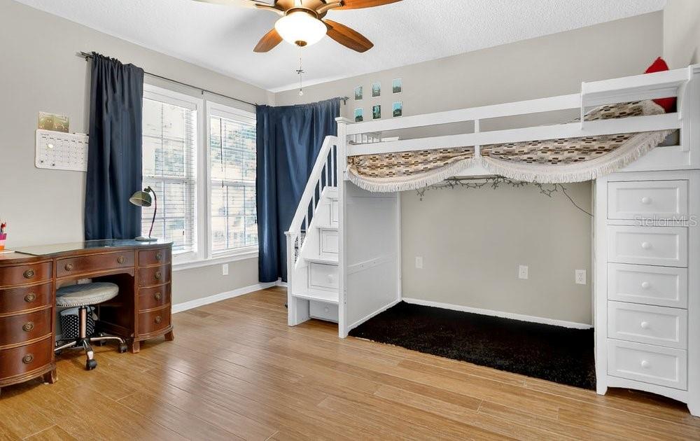 Image 19 of 33 For 901 Shady Lane Drive