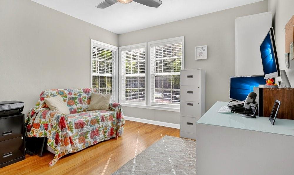 Image 21 of 33 For 901 Shady Lane Drive