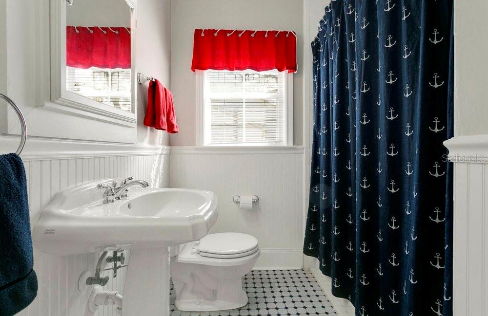 Image 22 of 33 For 901 Shady Lane Drive