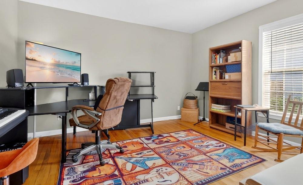 Image 23 of 33 For 901 Shady Lane Drive