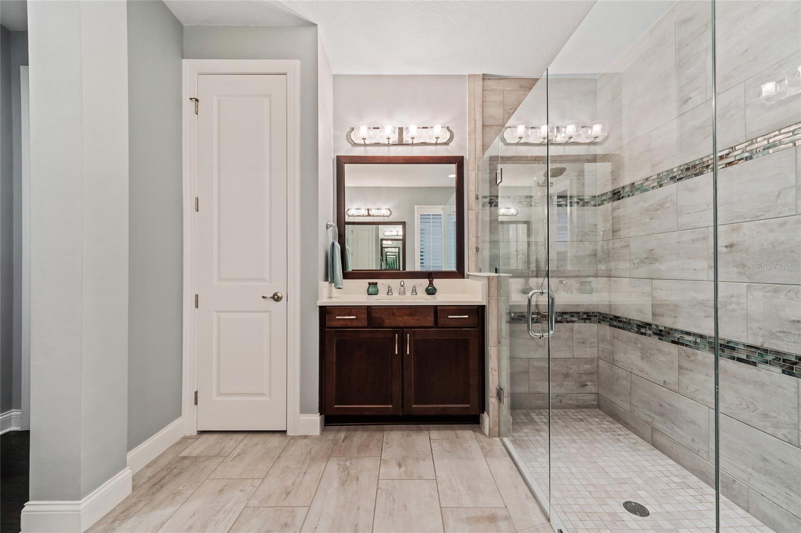 Image 37 of 50 For 10692 Royal Cypress Way