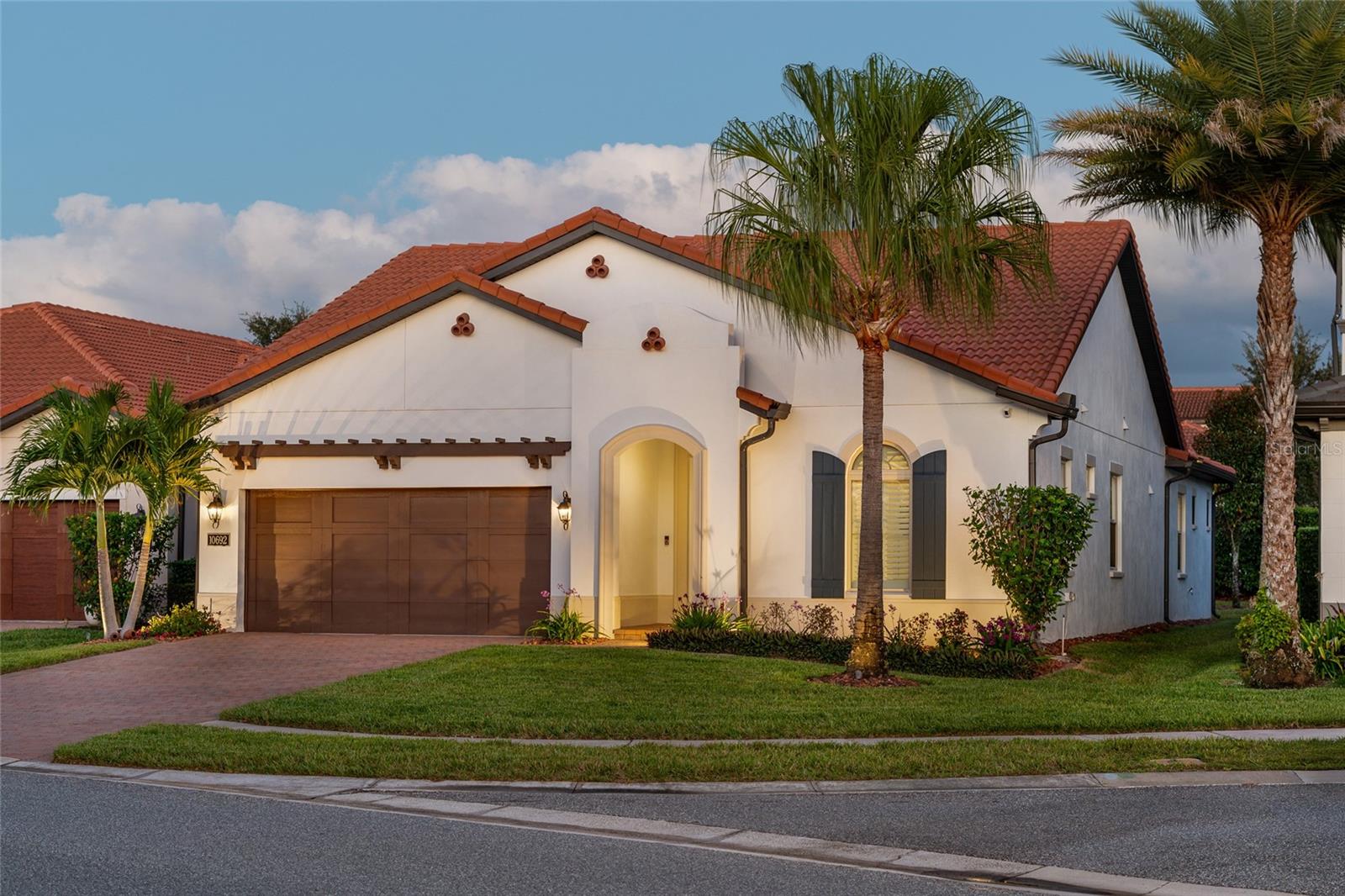 Image 5 of 50 For 10692 Royal Cypress Way