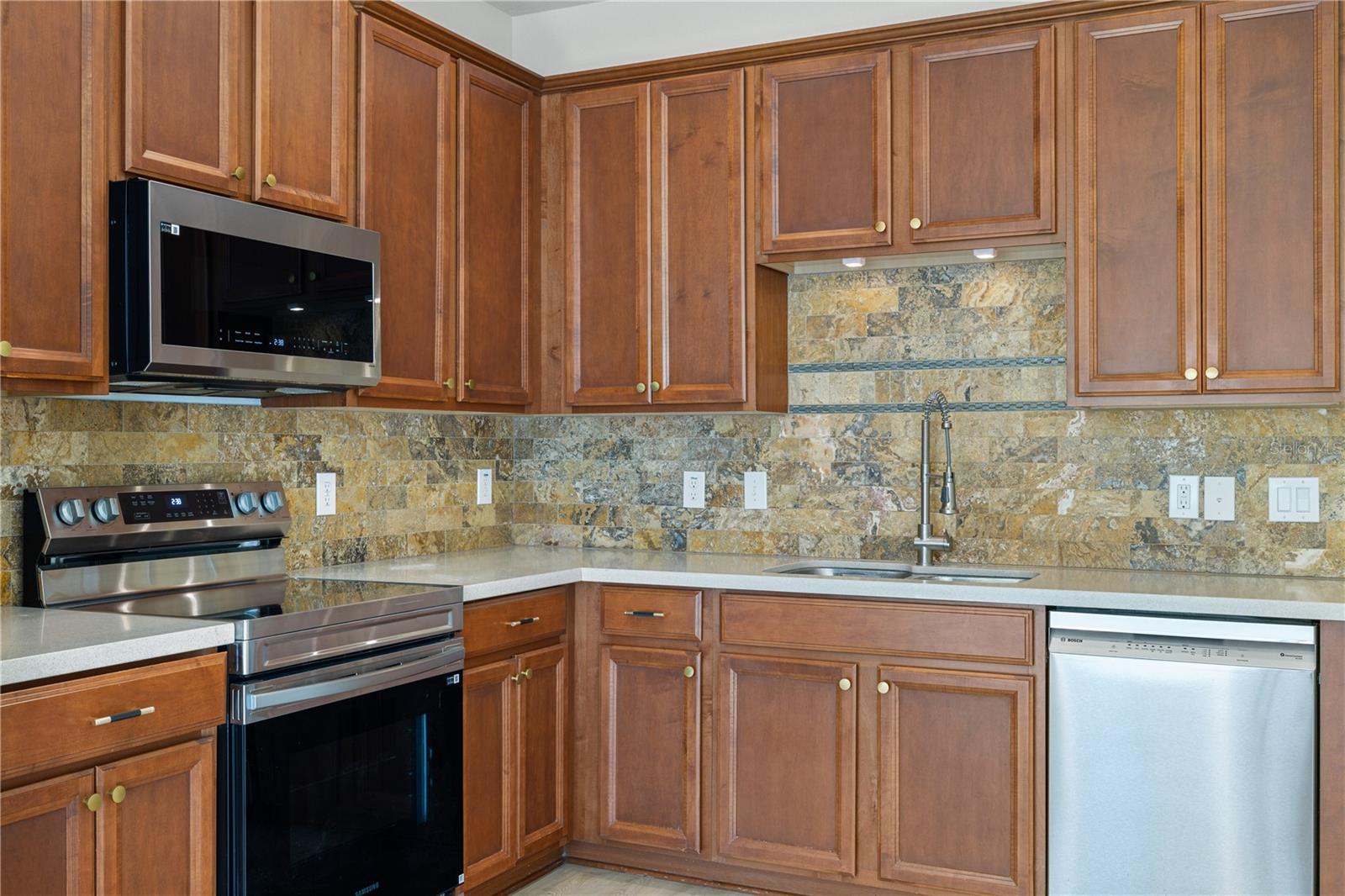 Image 15 of 48 For 7819 Hardenton Street