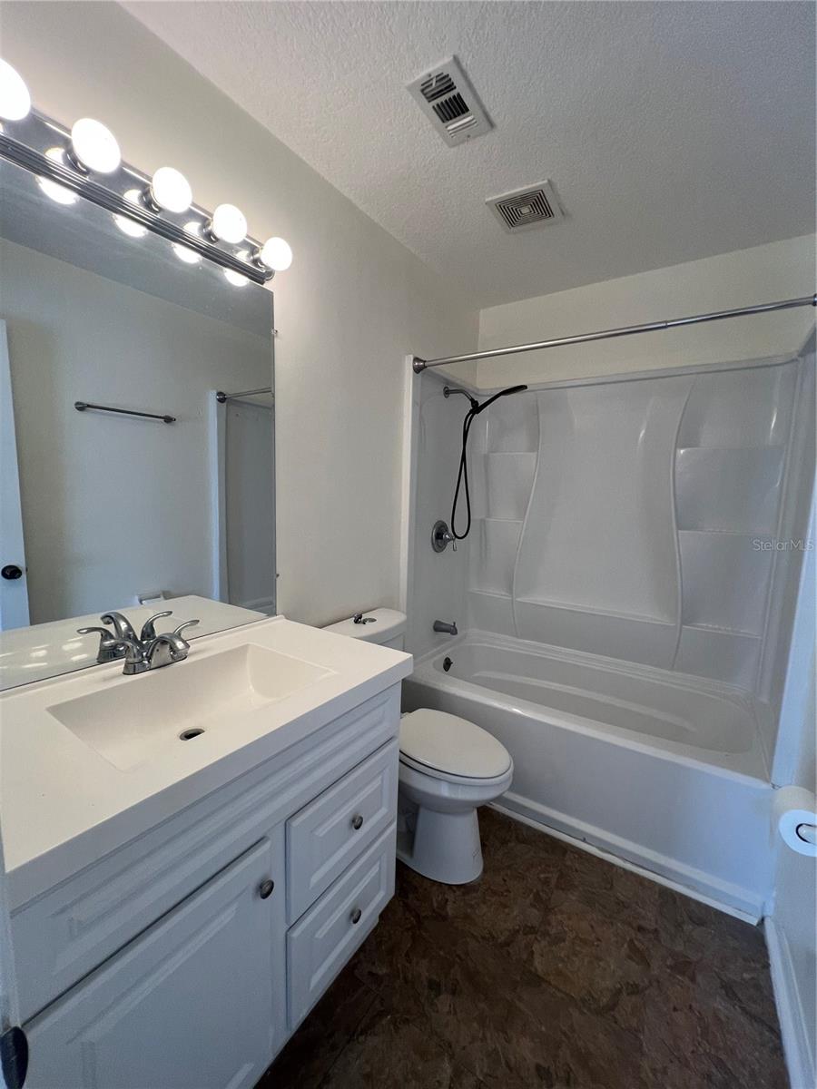 Image 10 of 14 For 6258 Bend Square 17