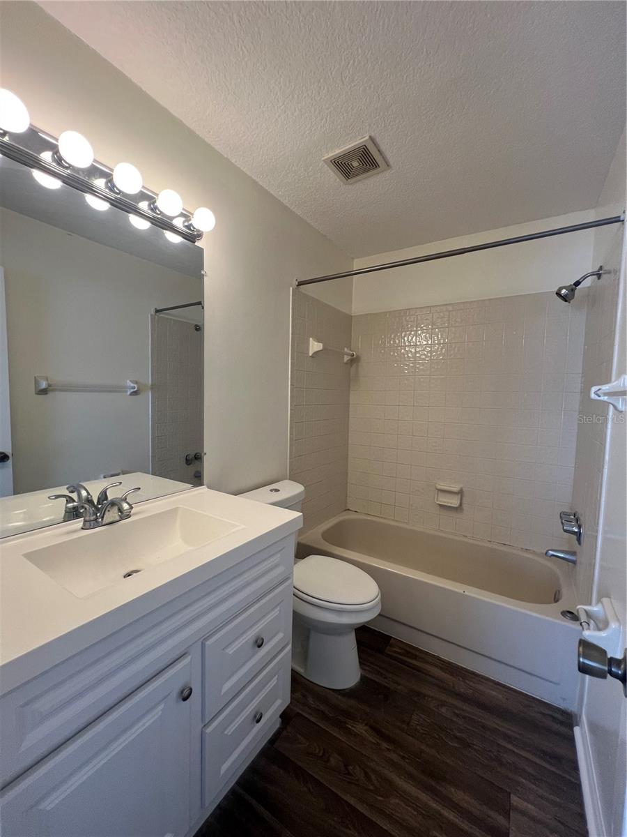 Image 11 of 14 For 6258 Bend Square 17