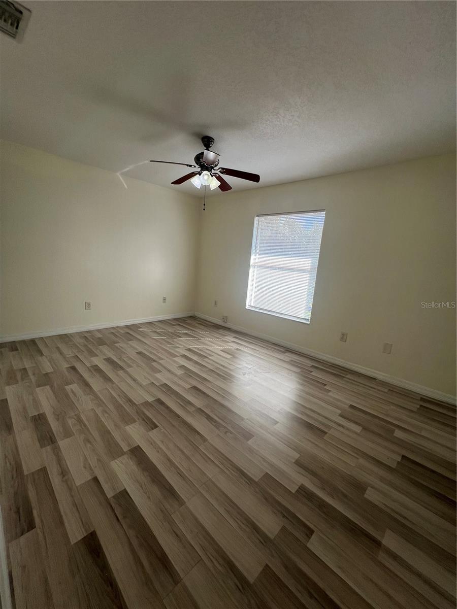 Image 14 of 14 For 6258 Bend Square 17