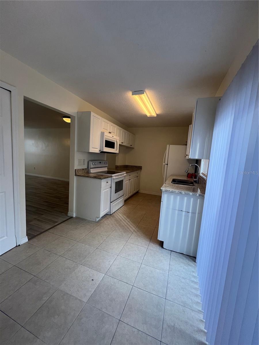 Image 6 of 14 For 6258 Bend Square 17