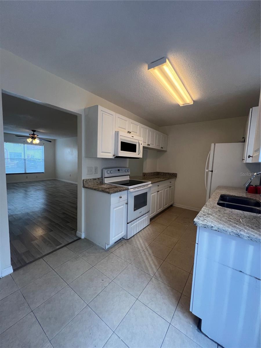 Image 7 of 14 For 6258 Bend Square 17