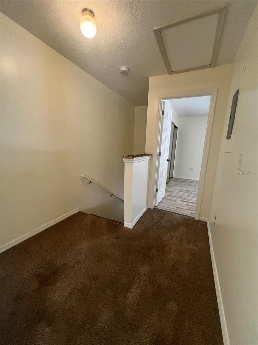 Image 9 of 14 For 6258 Bend Square 17