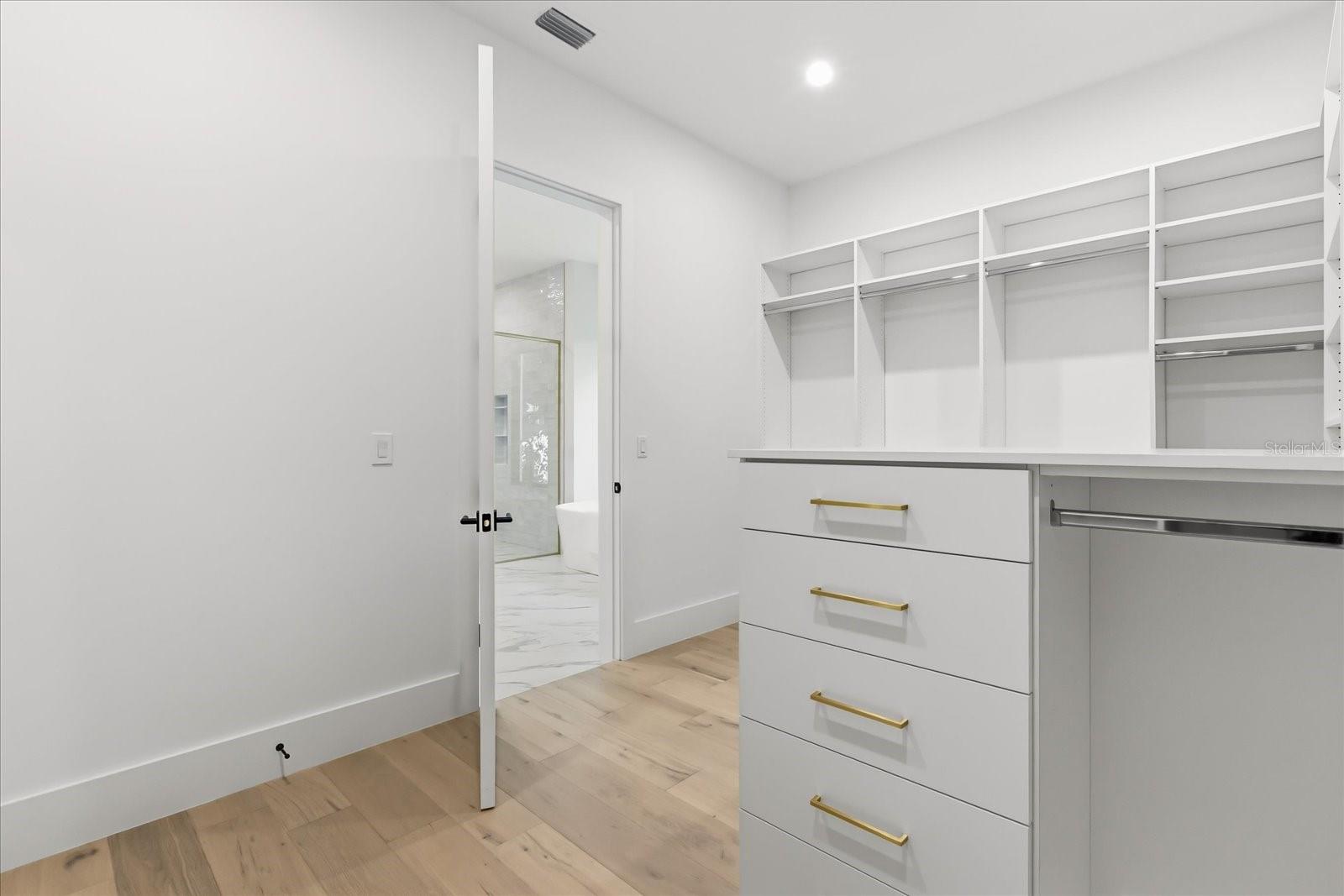 Image 32 of 56 For 2412 Chantilly Avenue