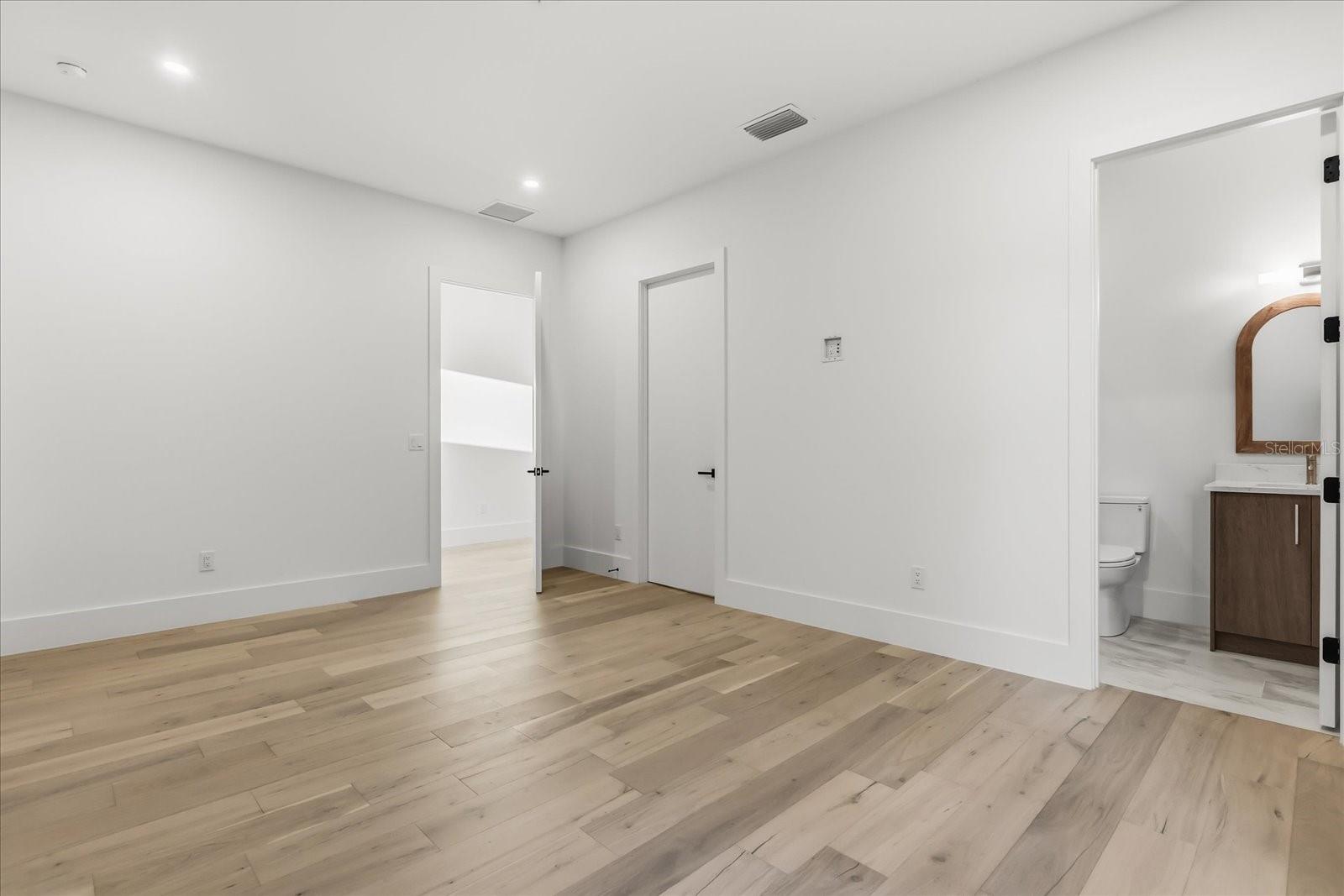 Image 37 of 56 For 2412 Chantilly Avenue