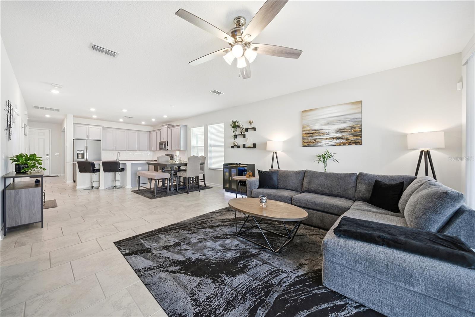 Image 10 of 45 For 737 Panical Drive