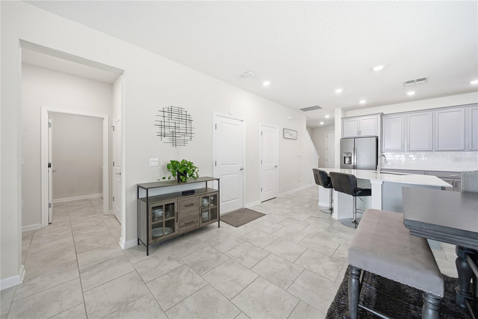 Image 13 of 45 For 737 Panical Drive