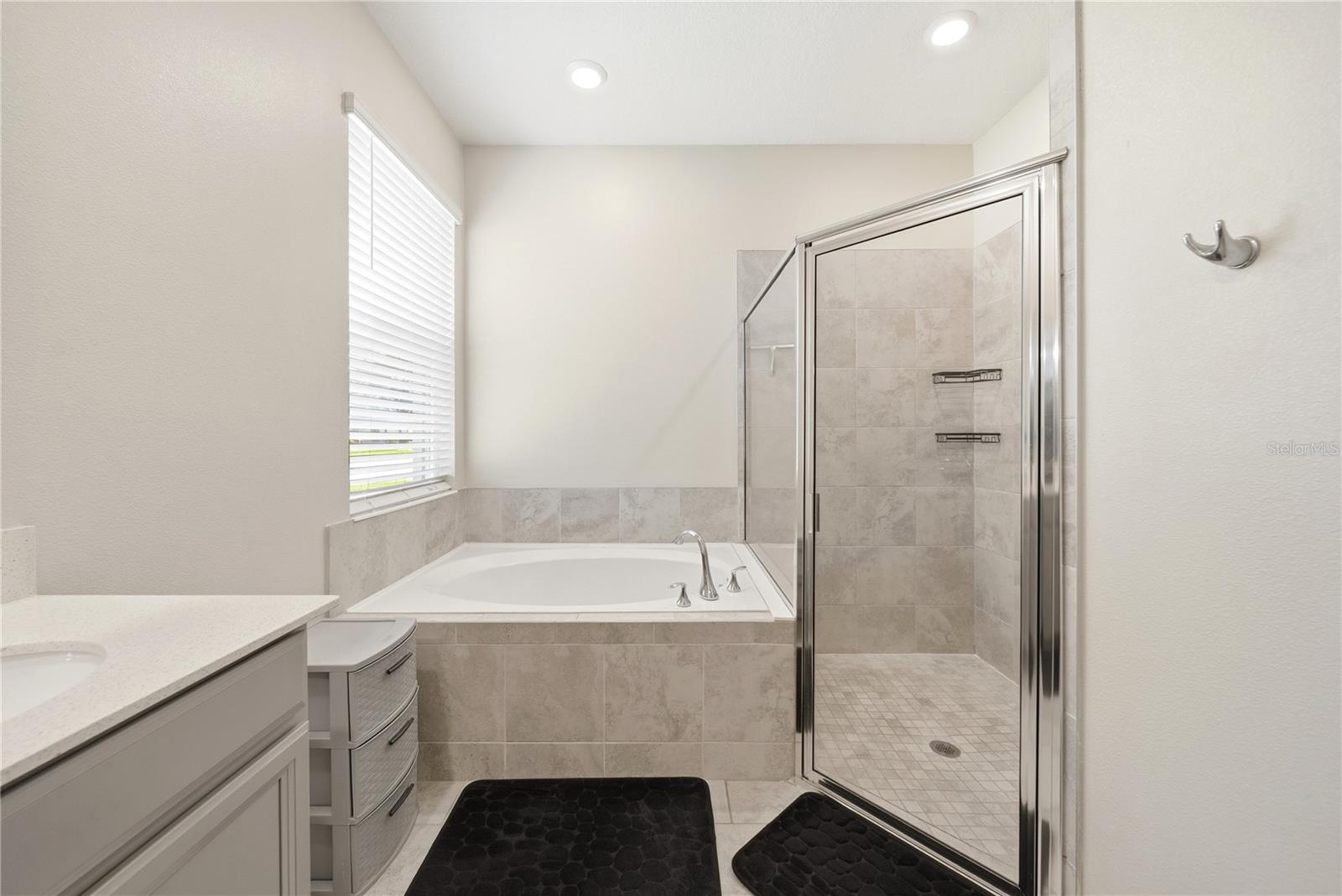 Image 18 of 45 For 737 Panical Drive