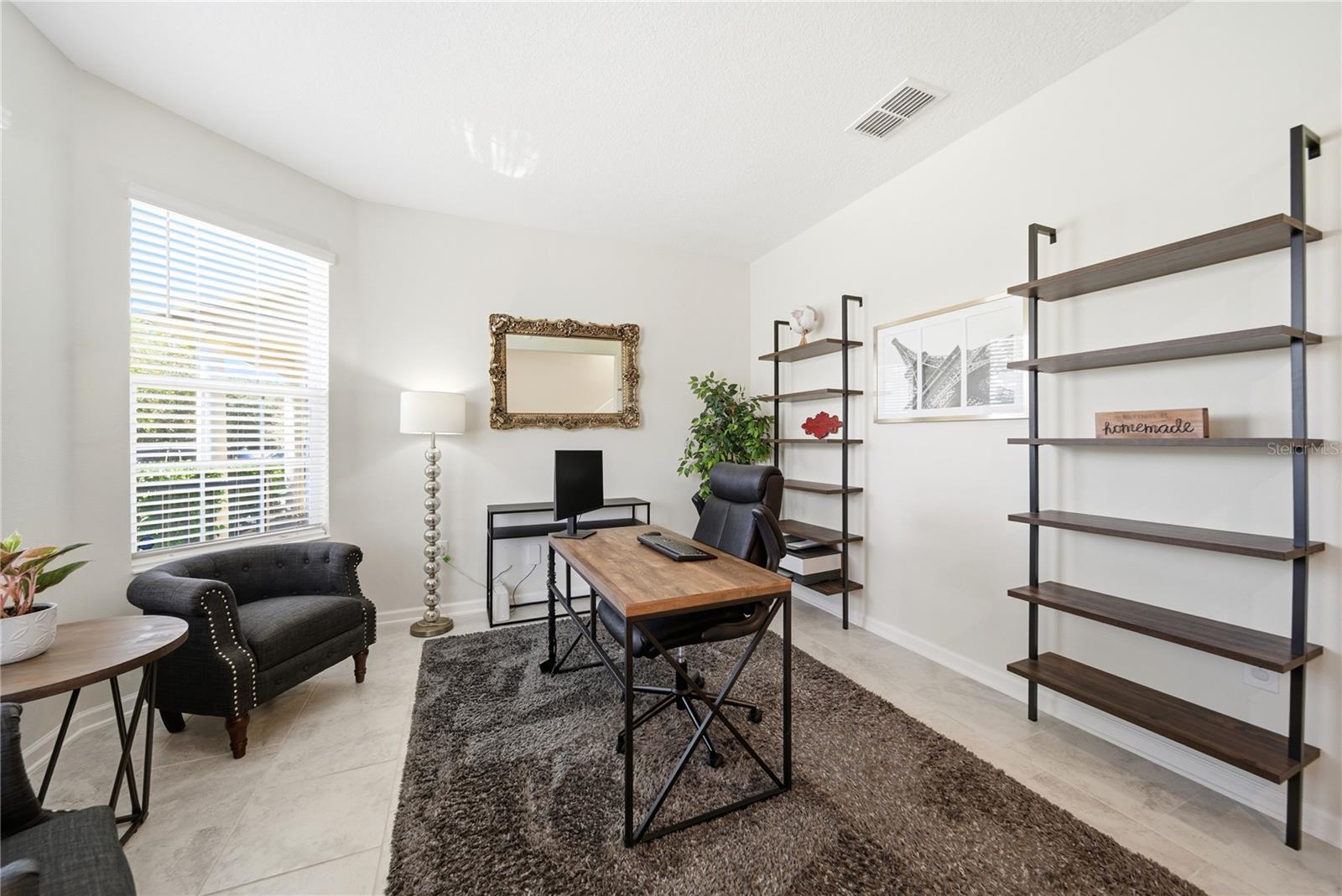 Image 21 of 45 For 737 Panical Drive