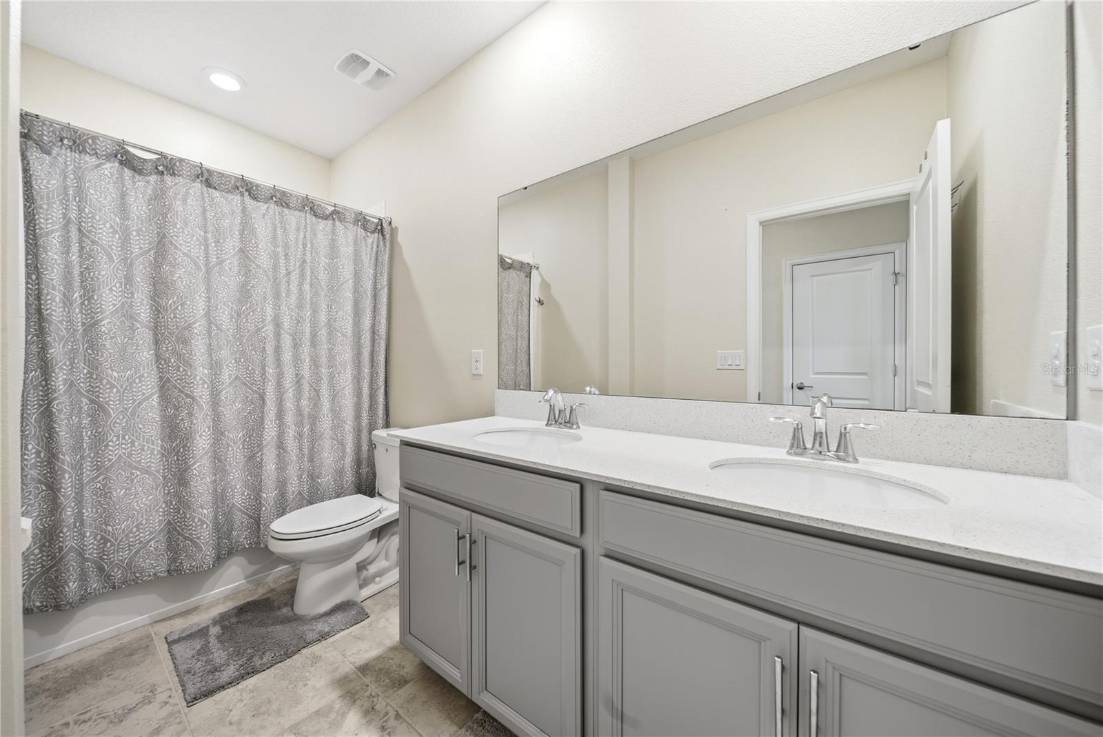 Image 24 of 45 For 737 Panical Drive