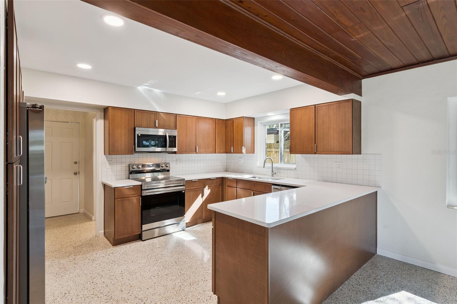 Image 15 of 35 For 6 Barnard Court